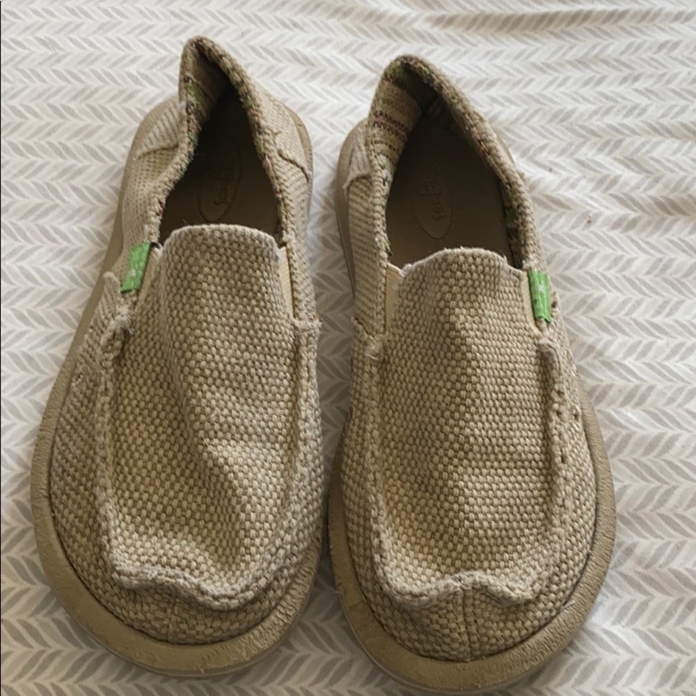 Boys sanuk slip on shoe size 3. Tan color.